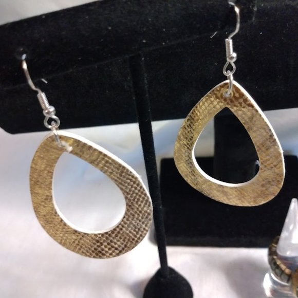 Gold-Tone Jewelry Lot Quiet Luxury Maximalist Layering Monet Victoria Secret+ - Picture 11 of 12